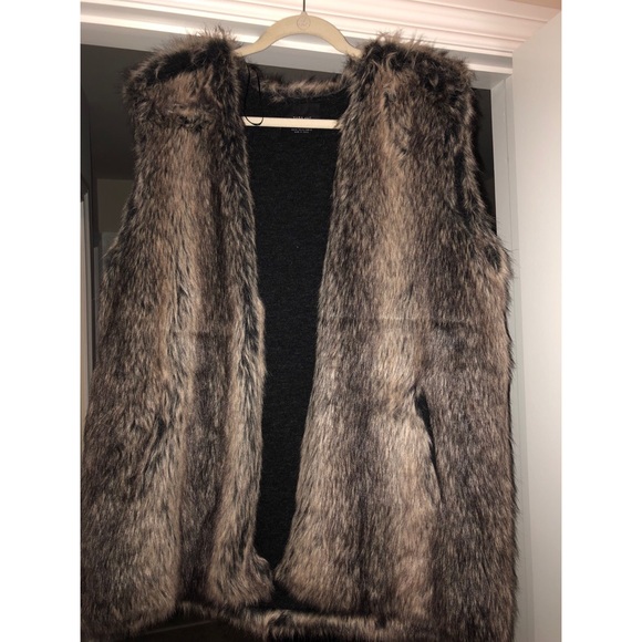 Zara Jackets & Blazers - Zara Faux Fur Vest